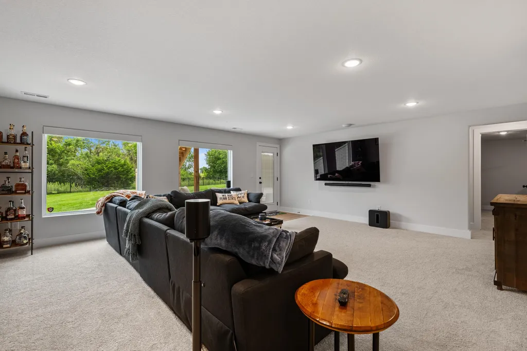 5299 N Hampton Street Bel Aire KS 67226