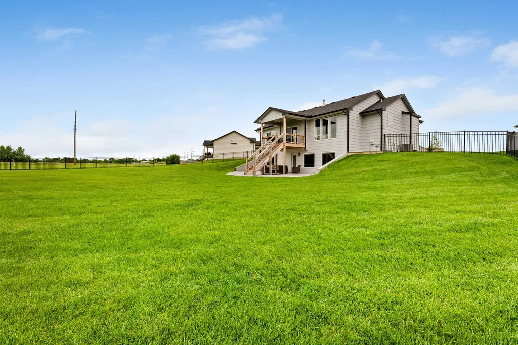 5299 N Hampton Street Bel Aire KS 67226