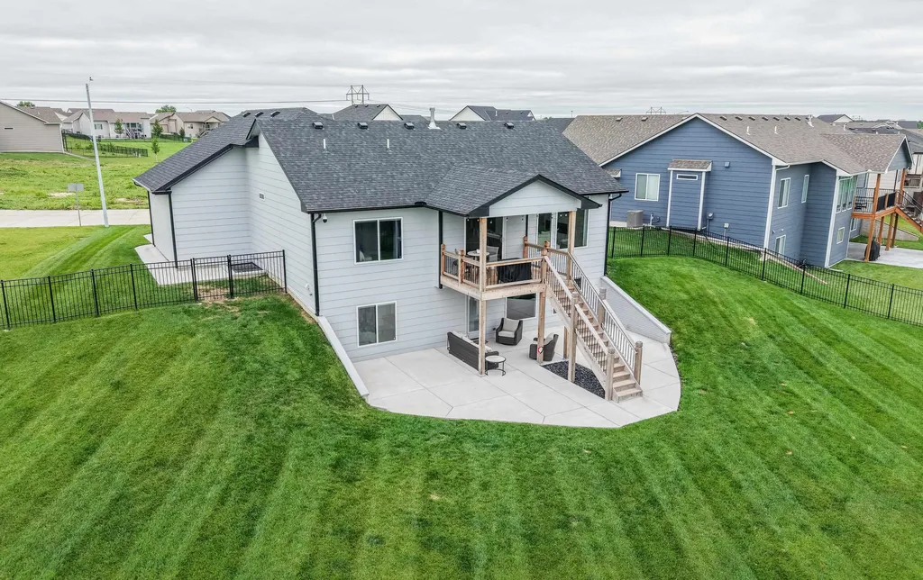 5299 N Hampton Street Bel Aire KS 67226