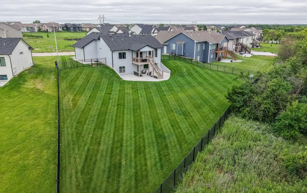 5299 N Hampton Street Bel Aire KS 67226
