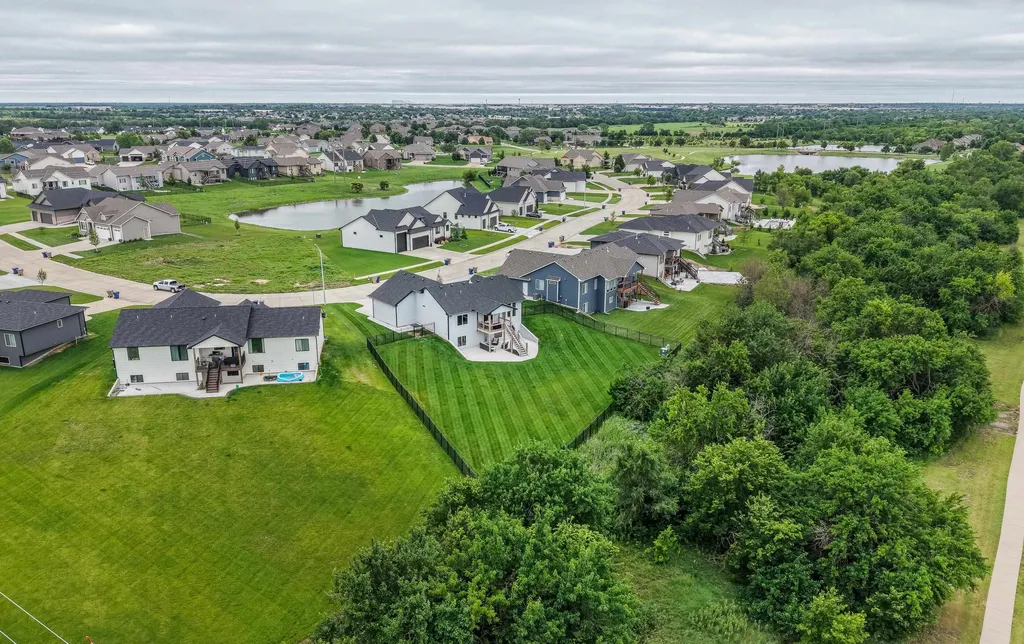 5299 N Hampton Street Bel Aire KS 67226