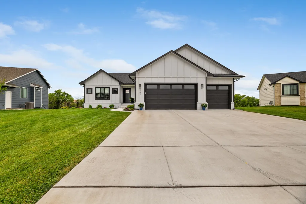 5299 N Hampton Street Bel Aire KS 67226