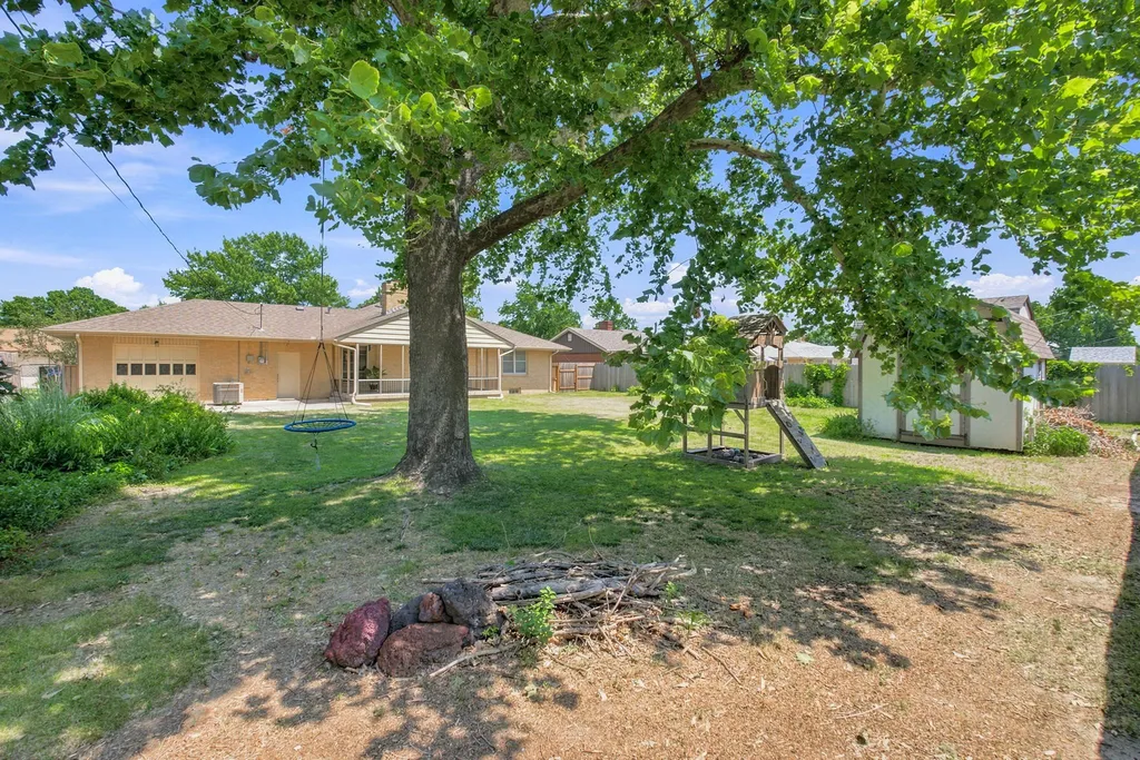1633 N Charles Street Wichita KS 67203
