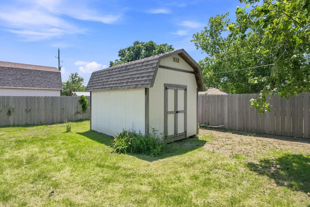 1633 N Charles Street Wichita KS 67203