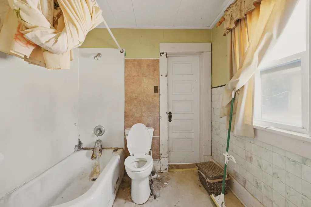 305 N Pine Newton KS 67114