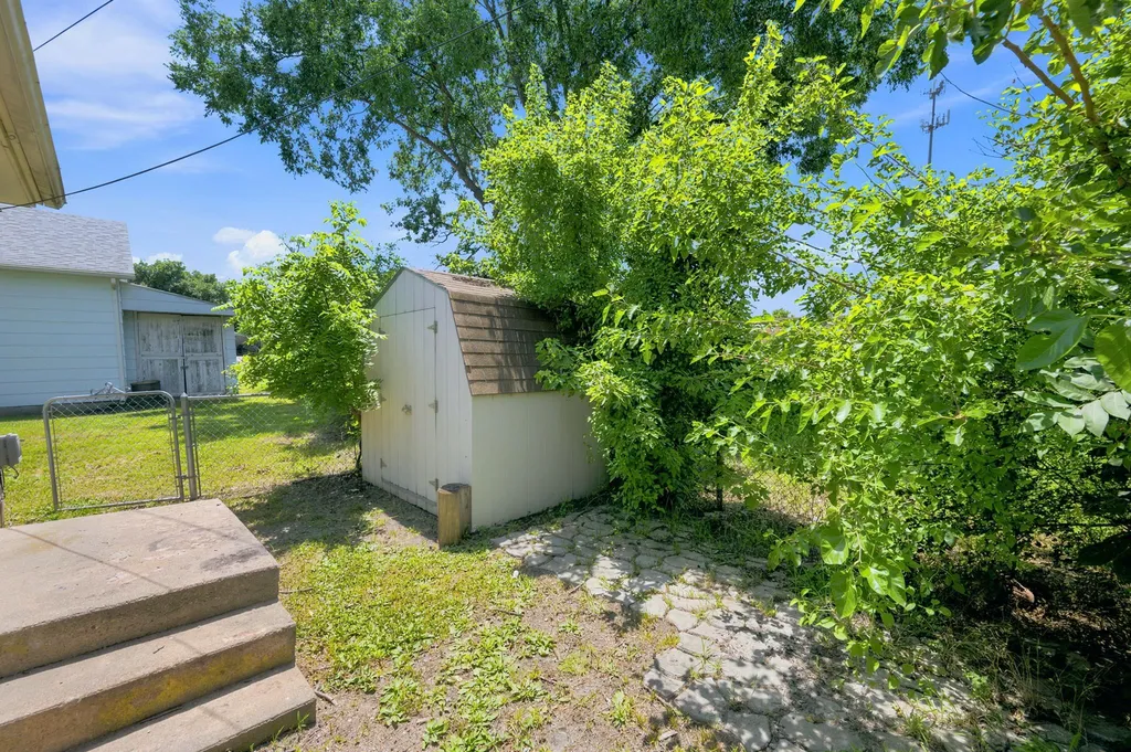 305 N Pine Newton KS 67114