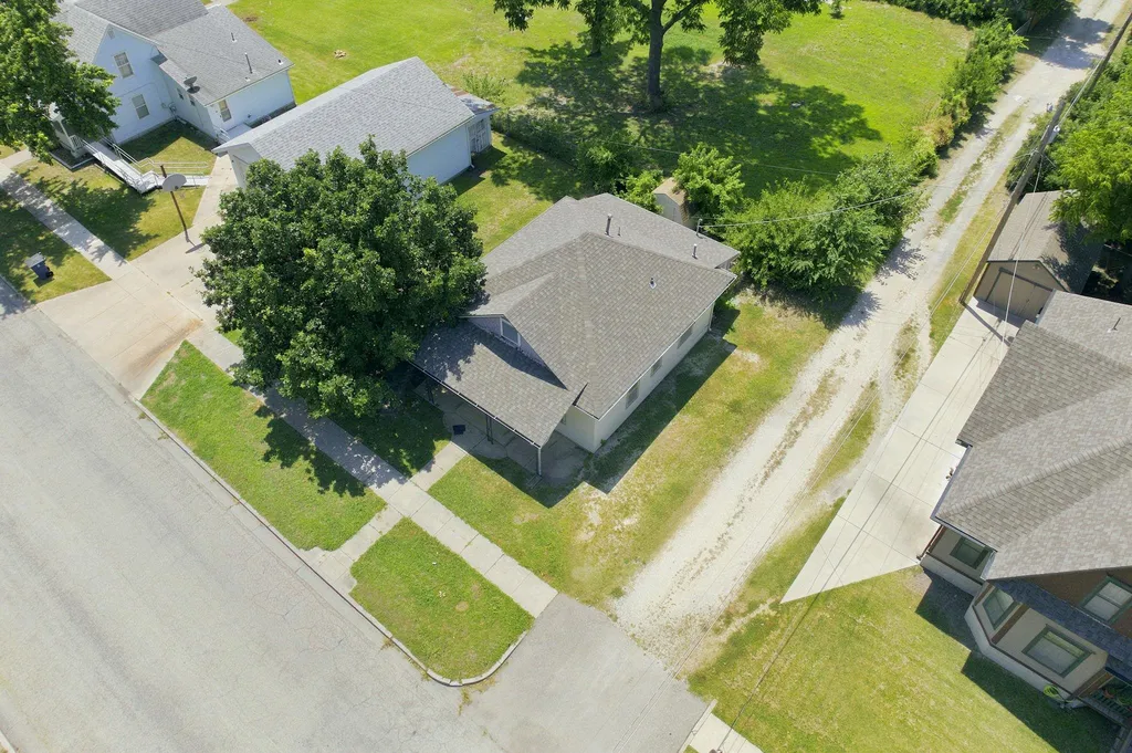 305 N Pine Newton KS 67114