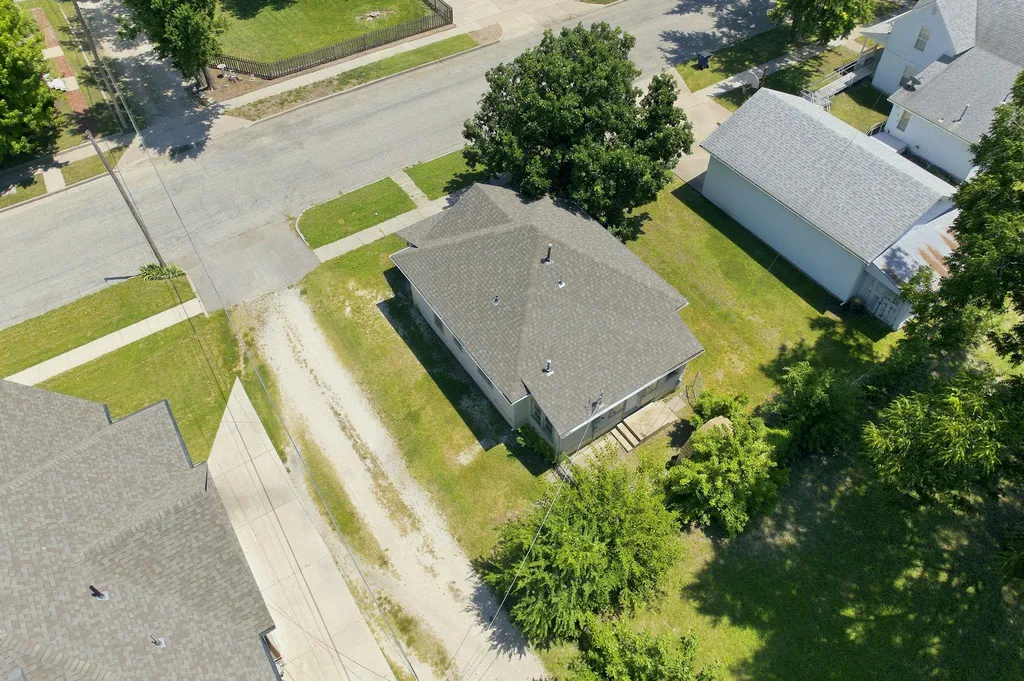 305 N Pine Newton KS 67114