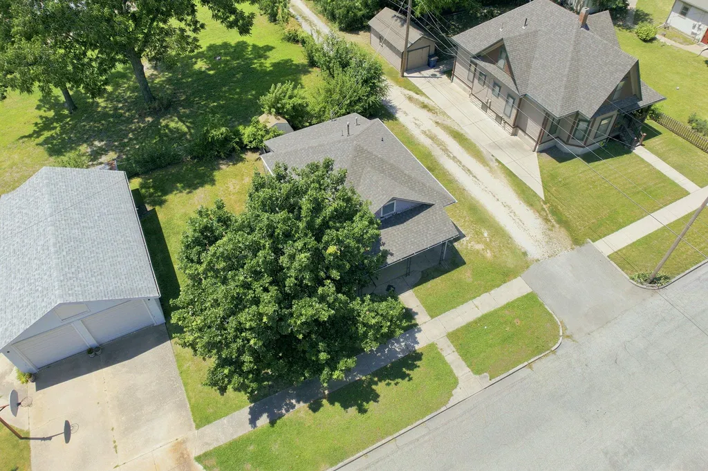 305 N Pine Newton KS 67114