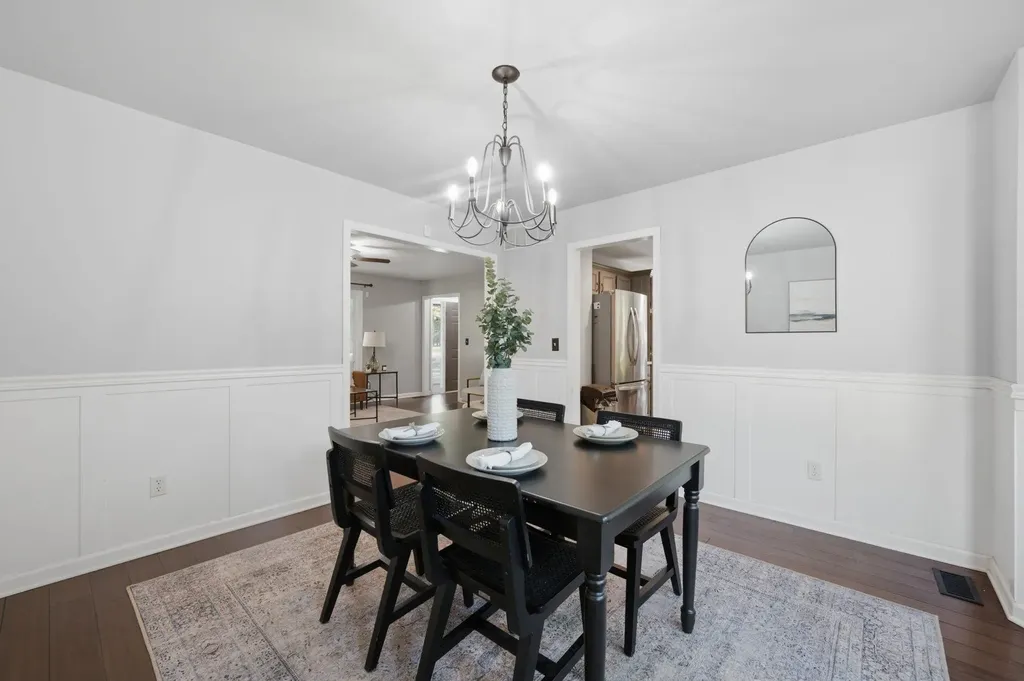 1324 N Manchester Court Wichita KS 67212