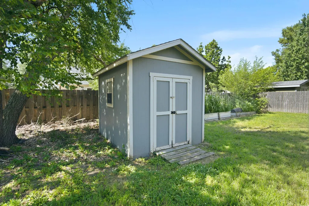 1324 N Manchester Court Wichita KS 67212