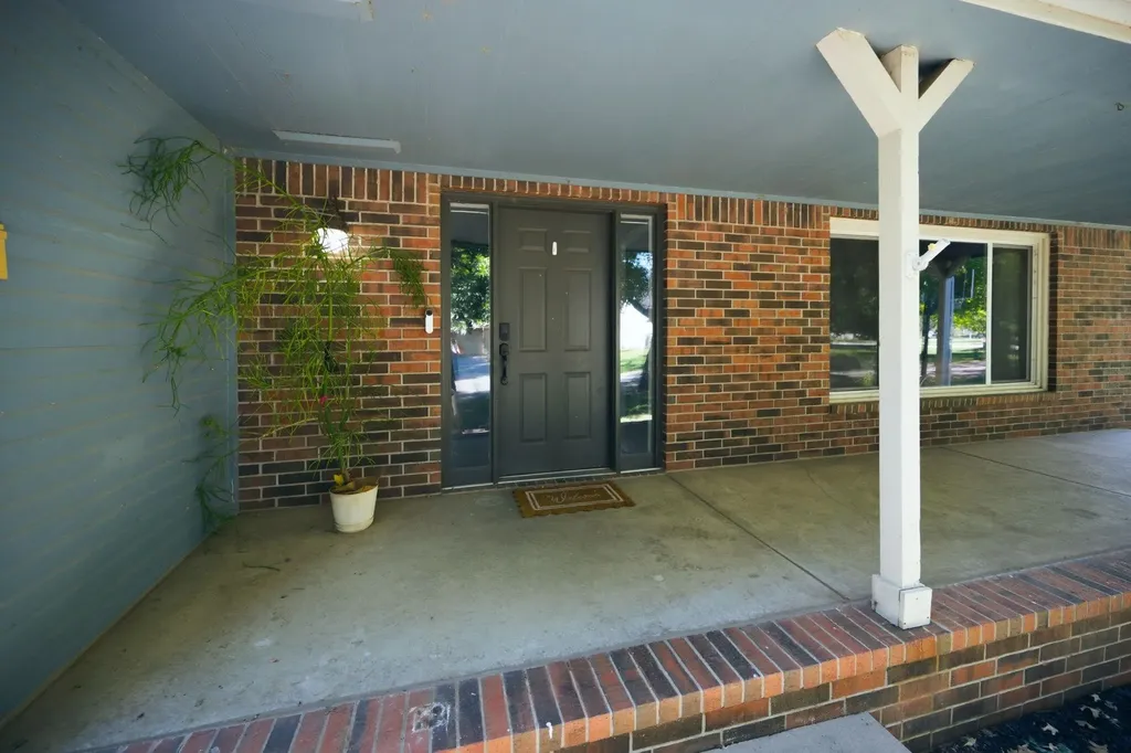 1324 N Manchester Court Wichita KS 67212