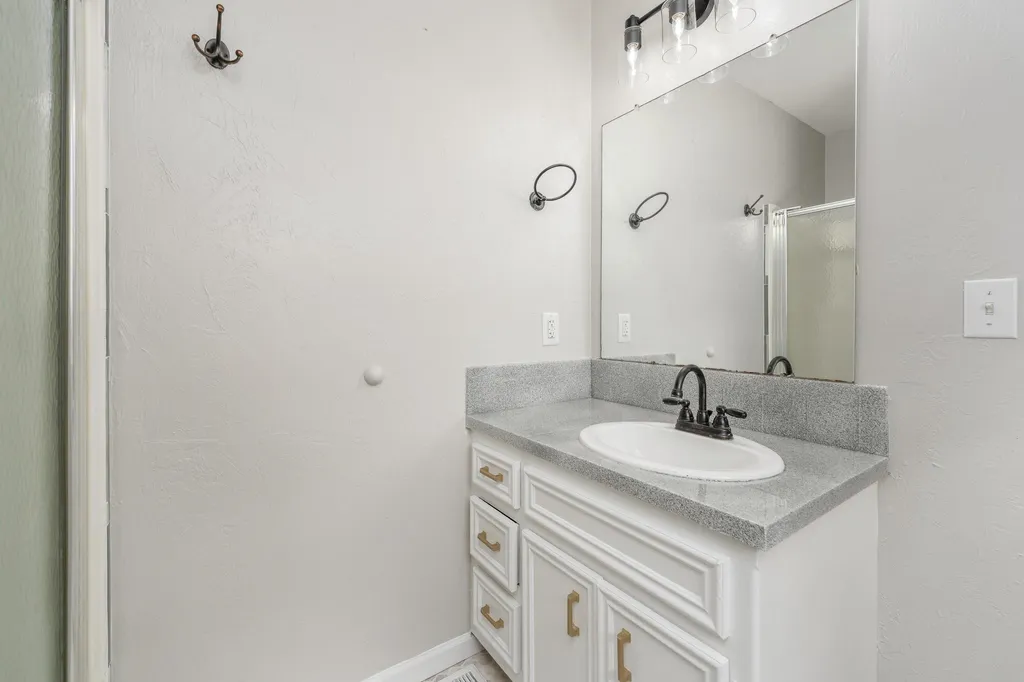 1809 N Topaz Wichita KS 67212