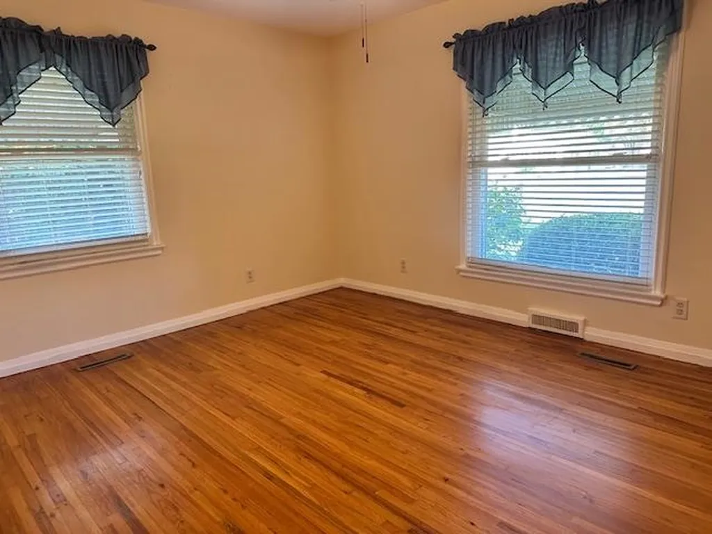 1200 Parkwood Lane Newton KS 67114