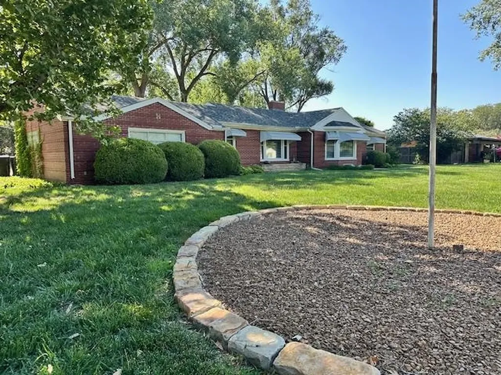 1200 Parkwood Lane Newton KS 67114