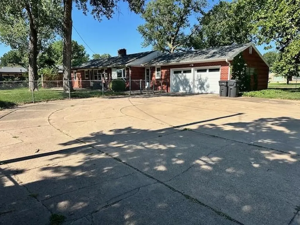 1200 Parkwood Lane Newton KS 67114