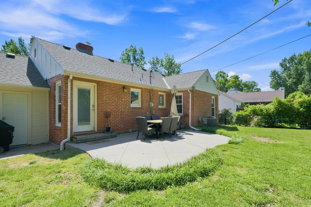 251 N Parkwood Lane Wichita KS 67208