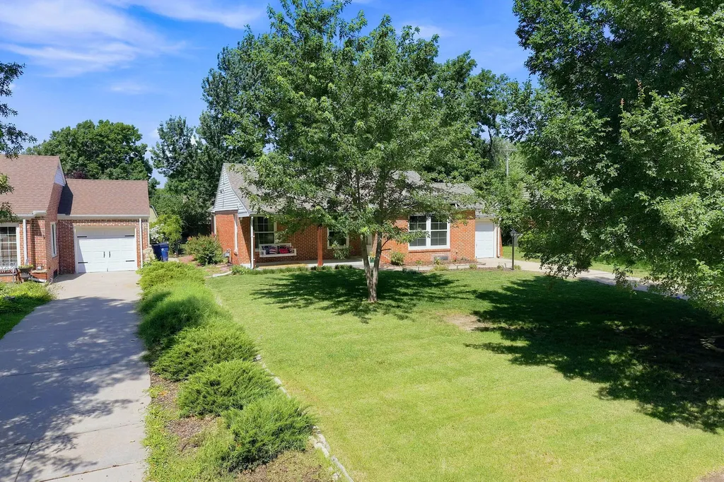 251 N Parkwood Lane Wichita KS 67208