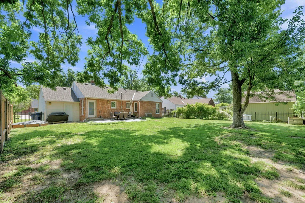 251 N Parkwood Lane Wichita KS 67208
