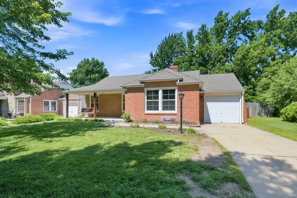 251 N Parkwood Lane Wichita KS 67208