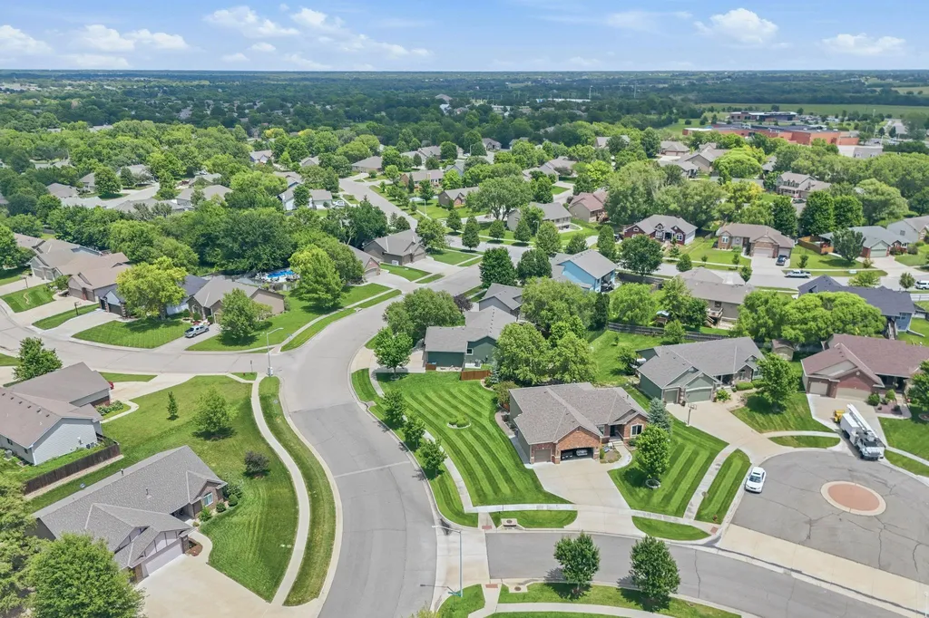 1301 E Rushwood Drive Derby KS 67037-3461