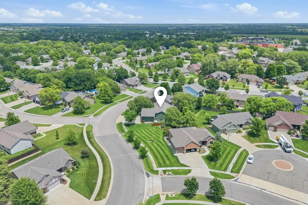 1301 E Rushwood Drive Derby KS 67037-3461