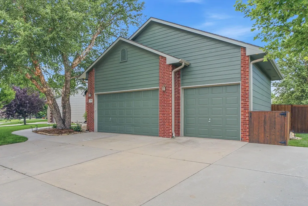 1301 E Rushwood Drive Derby KS 67037-3461