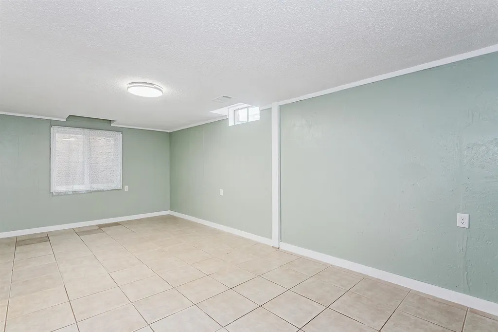 1718 E Charleston Street Park City KS 67219-1609