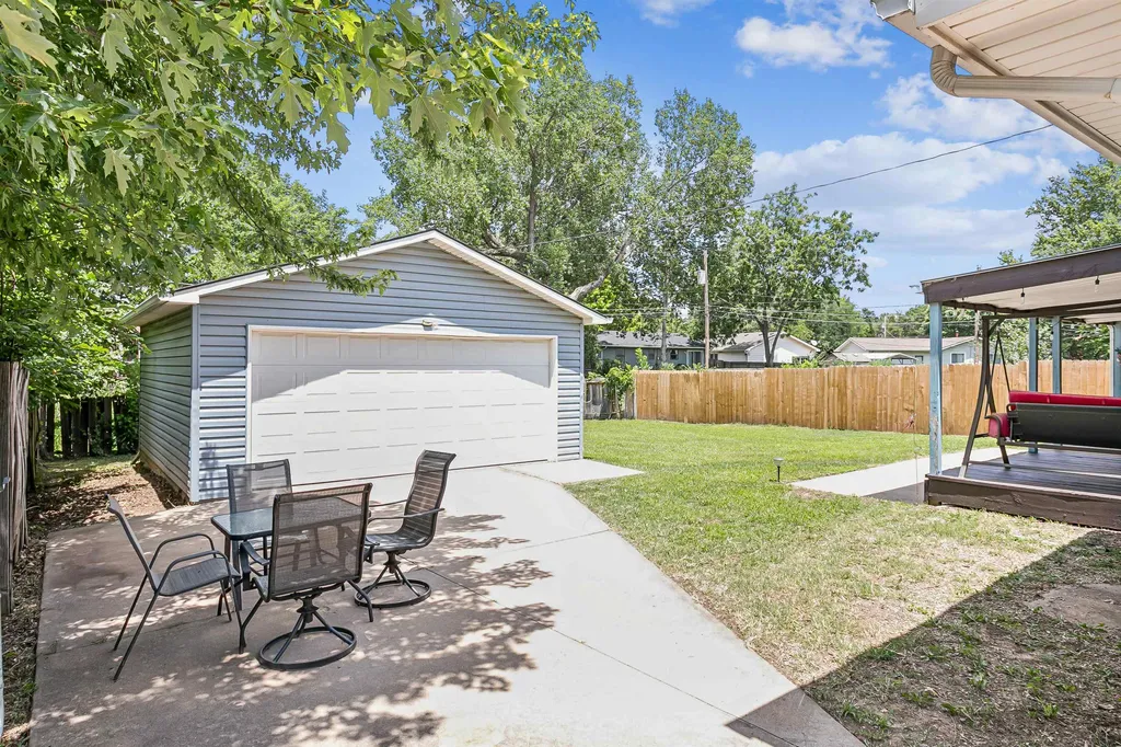1718 E Charleston Street Park City KS 67219-1609
