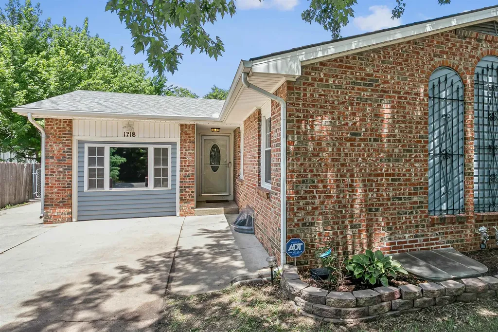 1718 E Charleston Street Park City KS 67219-1609
