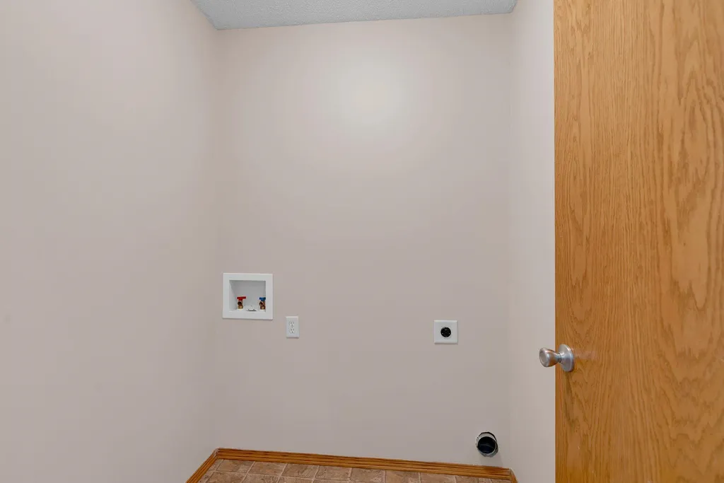 3225 S Bluelake Court Wichita KS 67215-1022