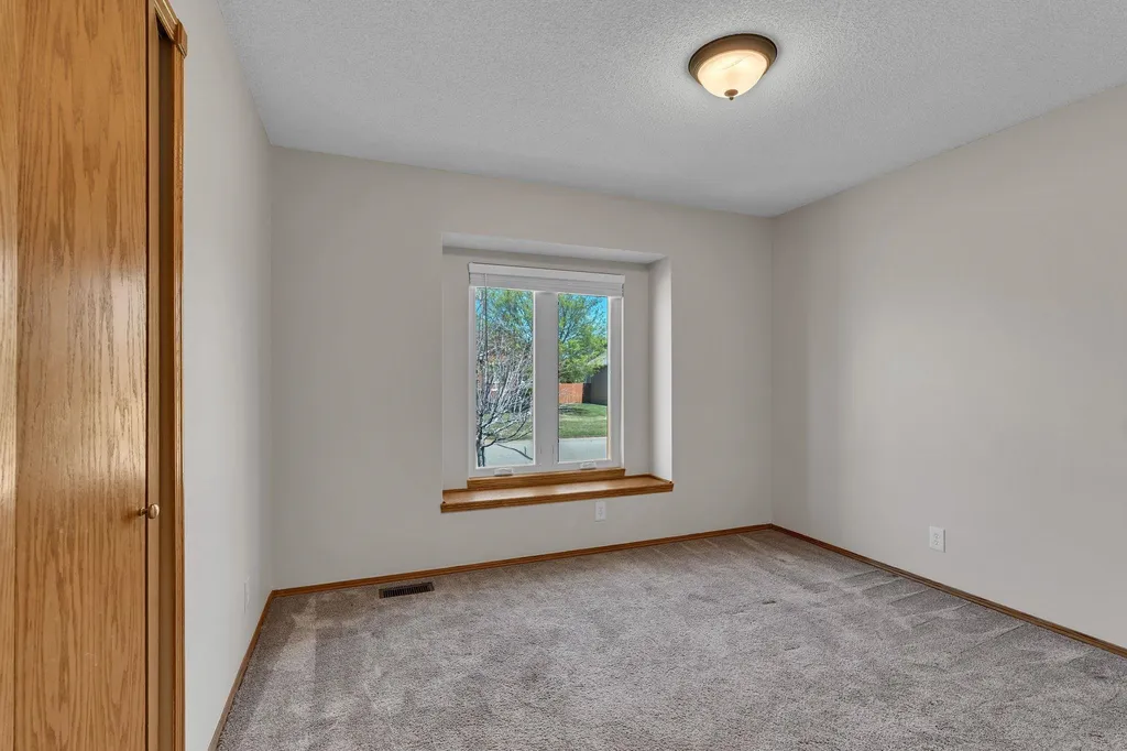 3225 S Bluelake Court Wichita KS 67215-1022