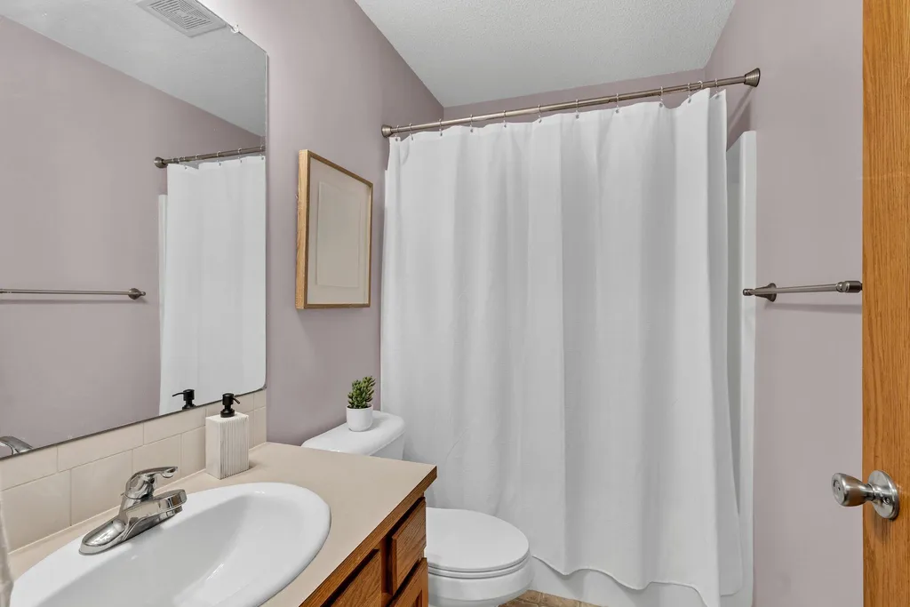 3225 S Bluelake Court Wichita KS 67215-1022