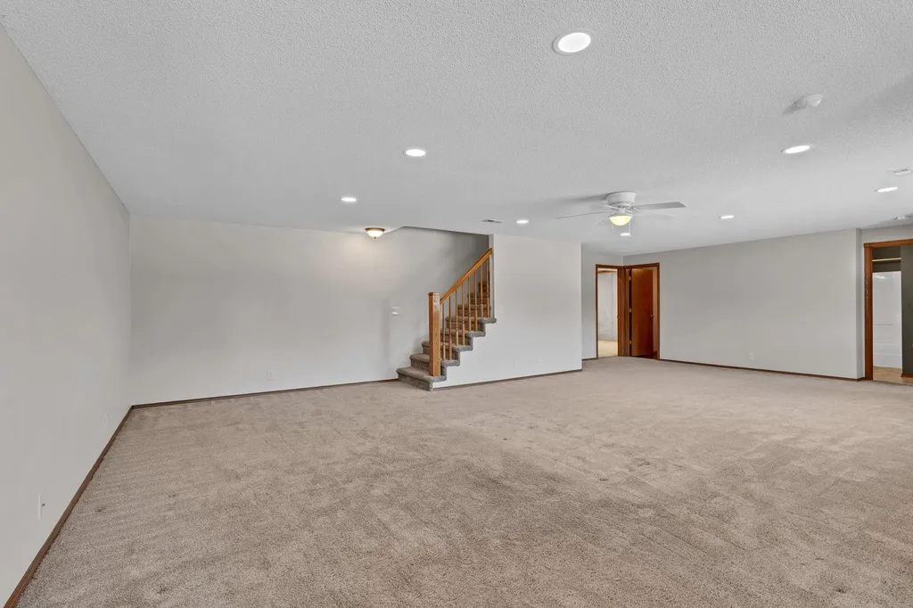 3225 S Bluelake Court Wichita KS 67215-1022