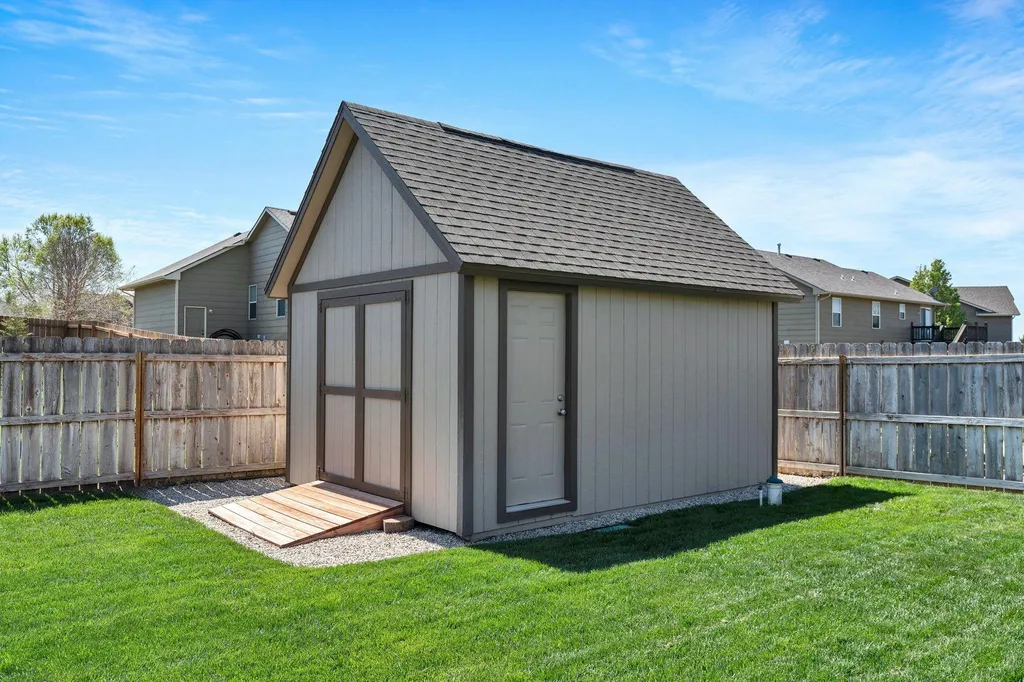 3225 S Bluelake Court Wichita KS 67215-1022