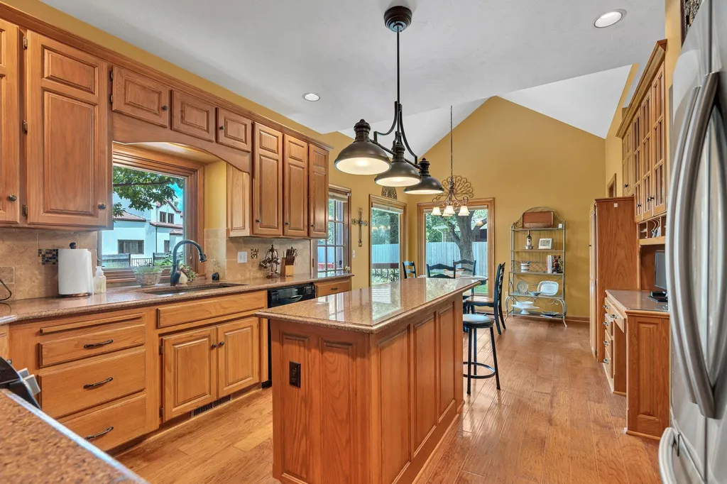 912 N Gatewood Wichita KS 67206