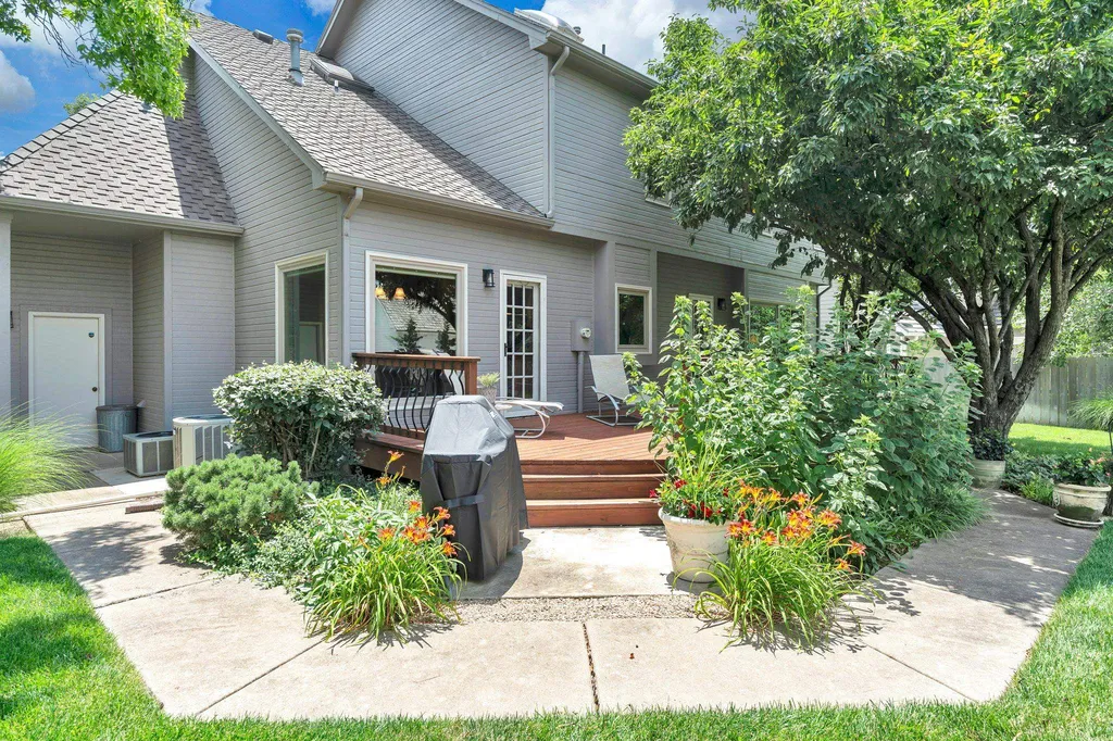 912 N Gatewood Wichita KS 67206