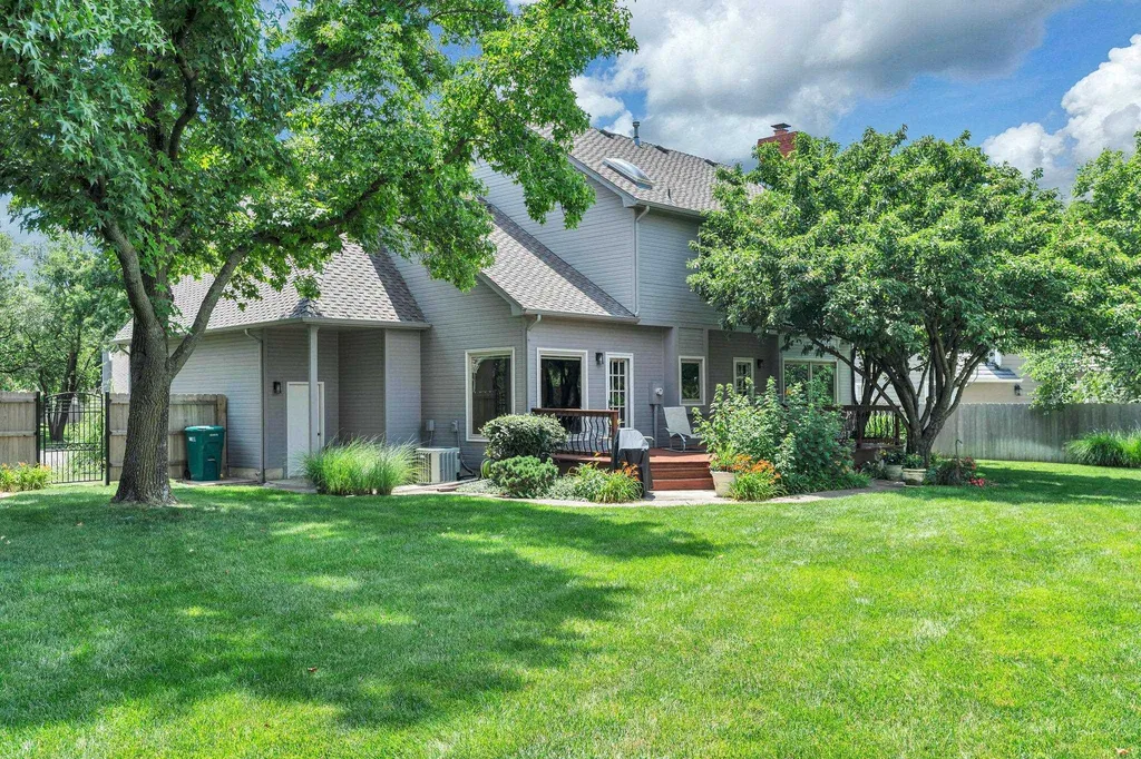 912 N Gatewood Wichita KS 67206