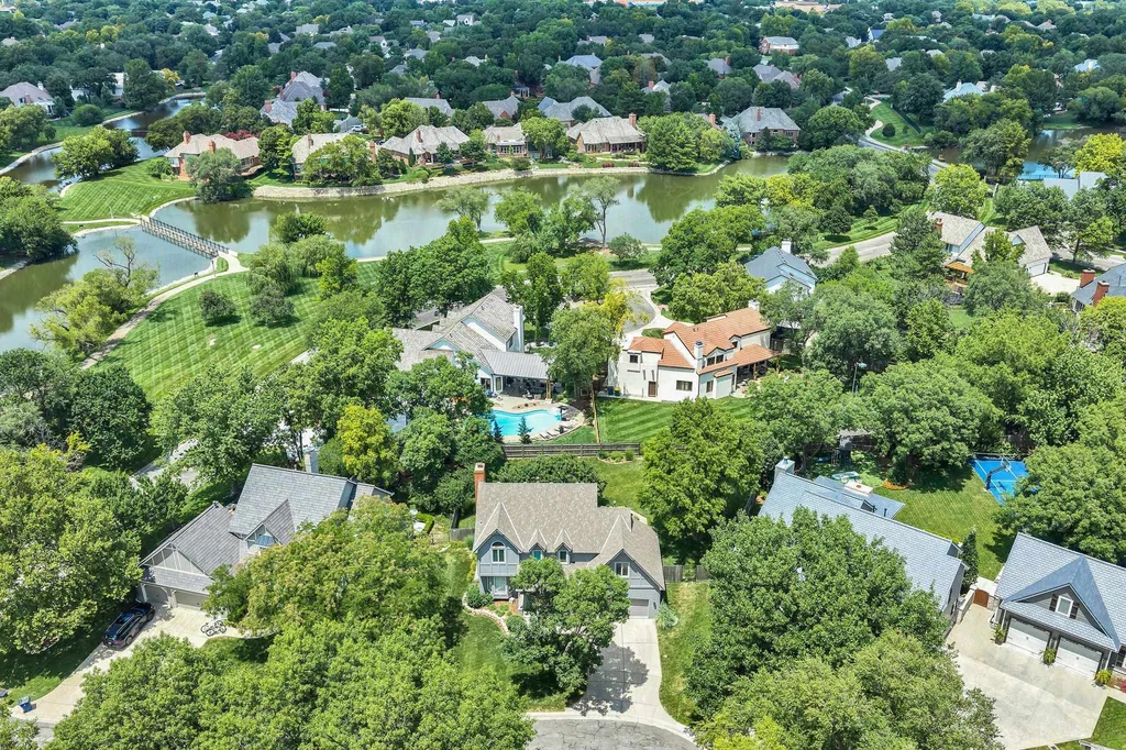 912 N Gatewood Wichita KS 67206
