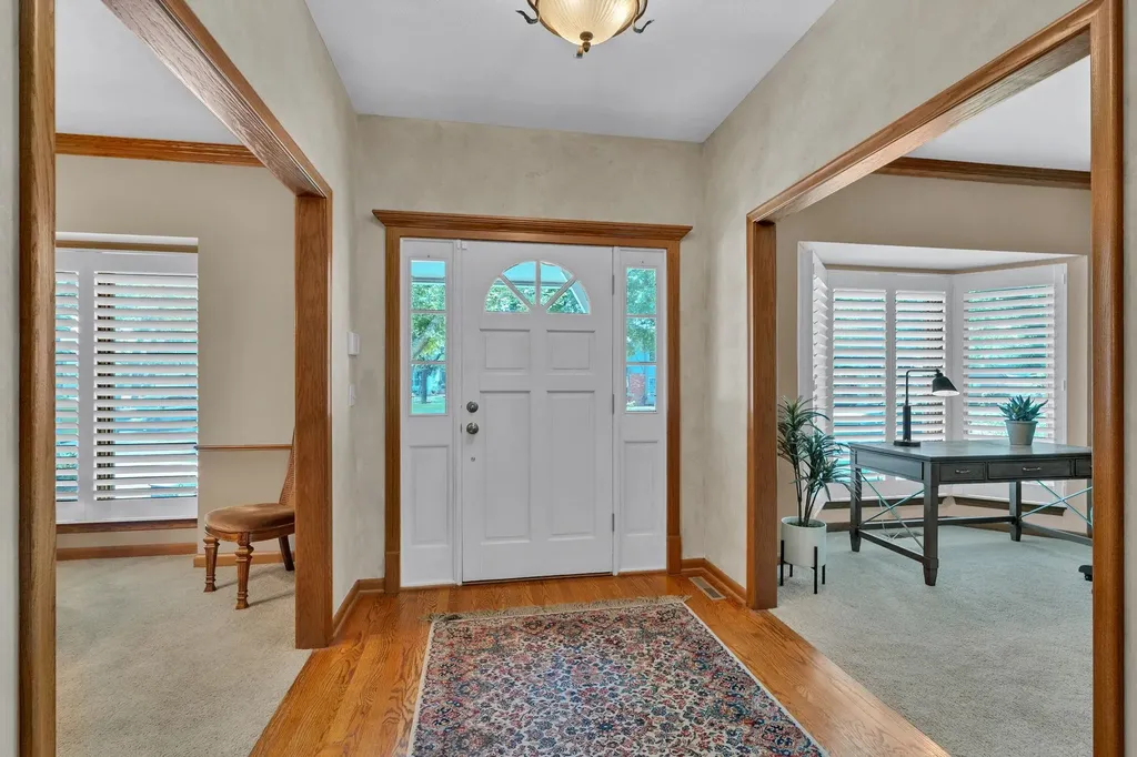 912 N Gatewood Wichita KS 67206