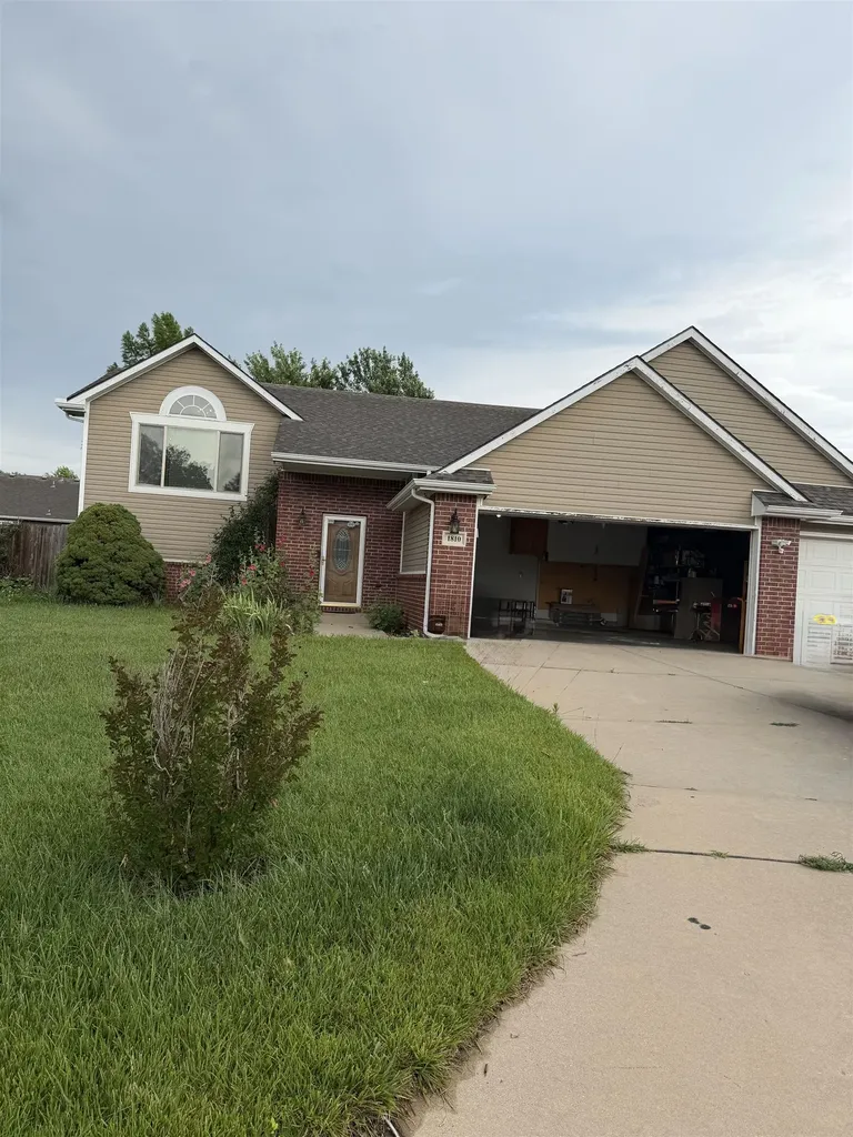 1810 S Fox Run Circle Wichita KS 67207