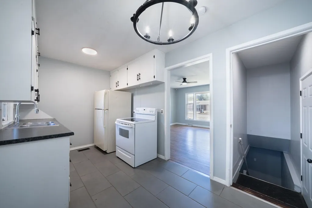 1308 E Catalina Wichita KS 67216
