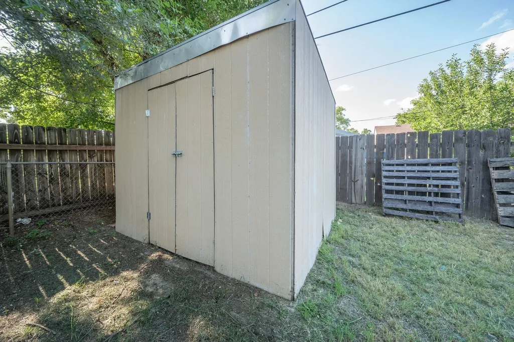 1308 E Catalina Wichita KS 67216