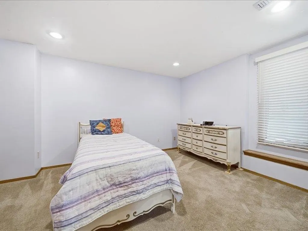 2040 N Parkridge Court Wichita KS 67212