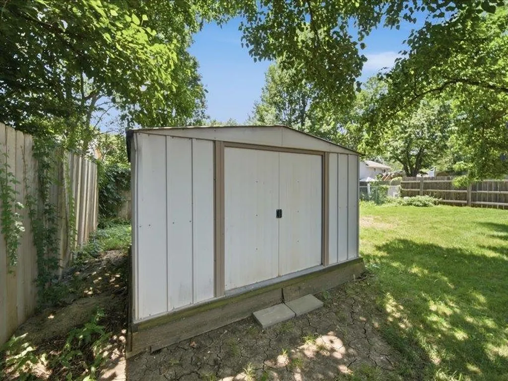2040 N Parkridge Court Wichita KS 67212