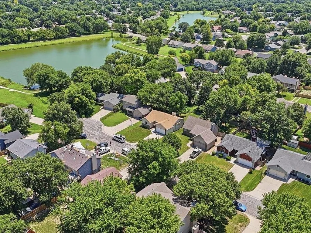 2040 N Parkridge Court Wichita KS 67212