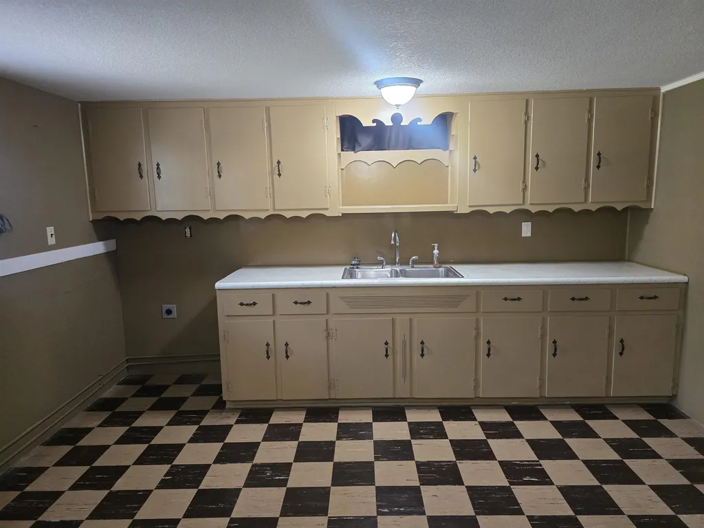 5540 N Porter Wichita KS 67204