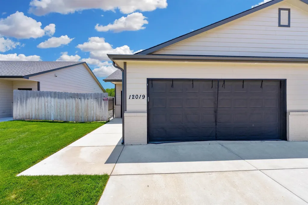 12019 W Shadow Lakes Wichita KS 67205