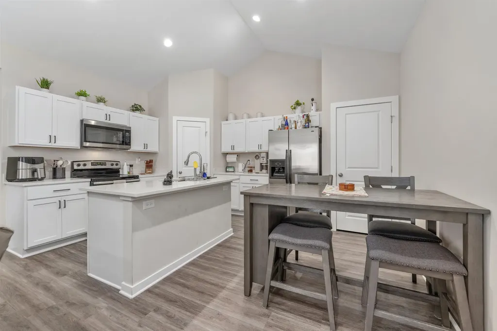 12019 W Shadow Lakes Wichita KS 67205