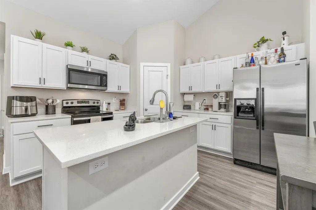 12019 W Shadow Lakes Wichita KS 67205